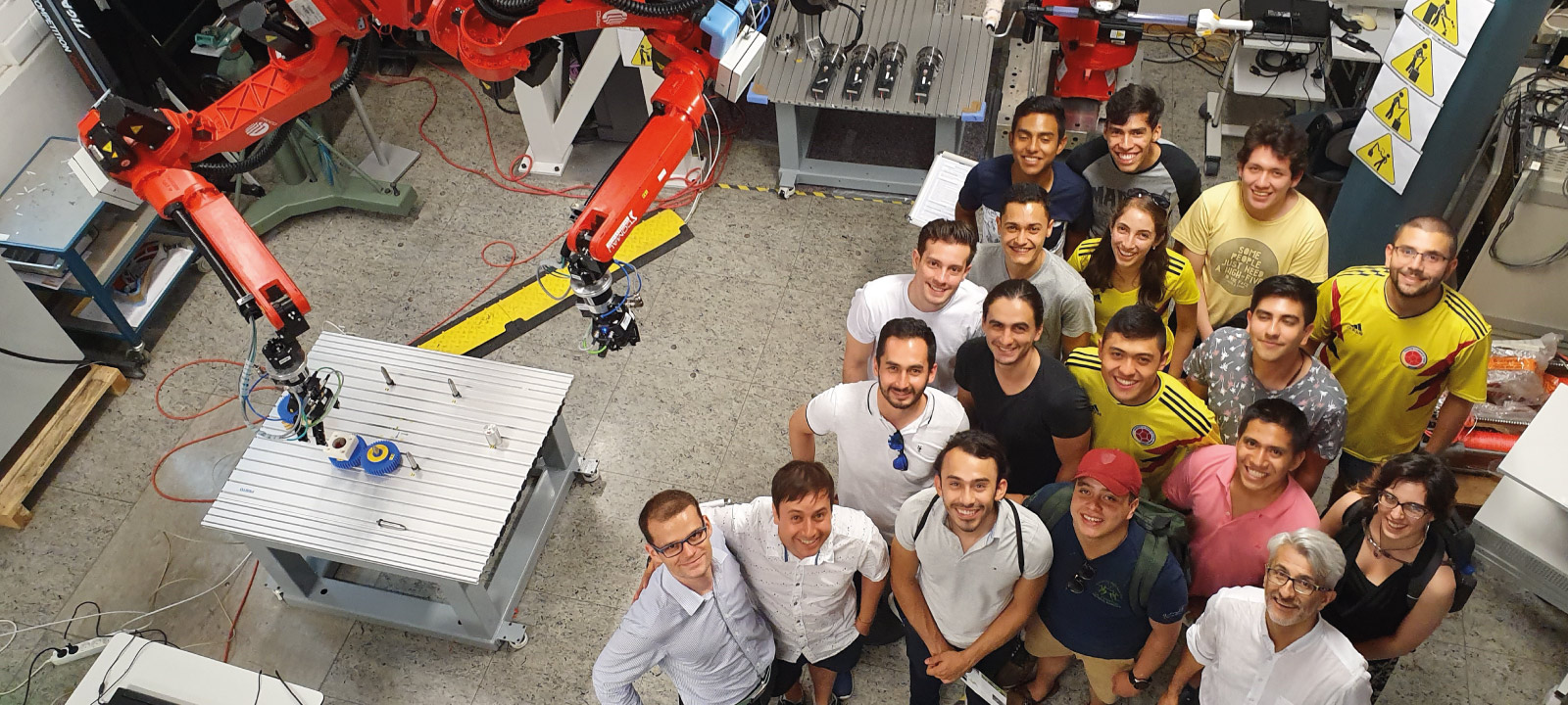 Un grupo de estudiantes de Ingeniería Mecánica viajó en compañía del profesor Carlos Francisco Rodriguez a Alemania para conocer diferentes universidades en un convenio con el DAAD