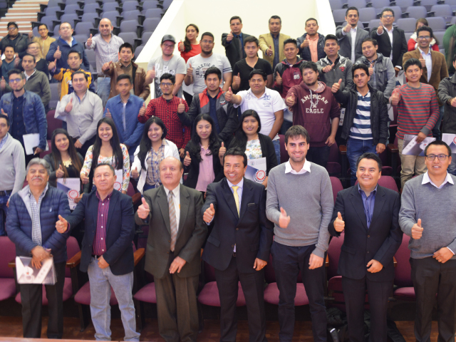 El profesor Giacomo Barbieri fue invitado al encuentro de graduados de la Facultad de Mecánica de la Escuela Politécnica Superior de Chimborazo (Ecuador) para hacer una exposición acerca del tema de la Industria 4.0