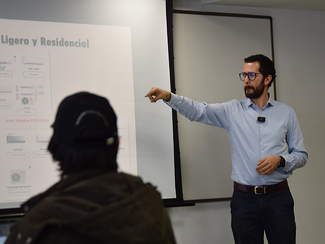 Dario España, egresado Ingeniería Mecánica Uniandes Dario España, egresado Ingeniería Mecánica Uniandes