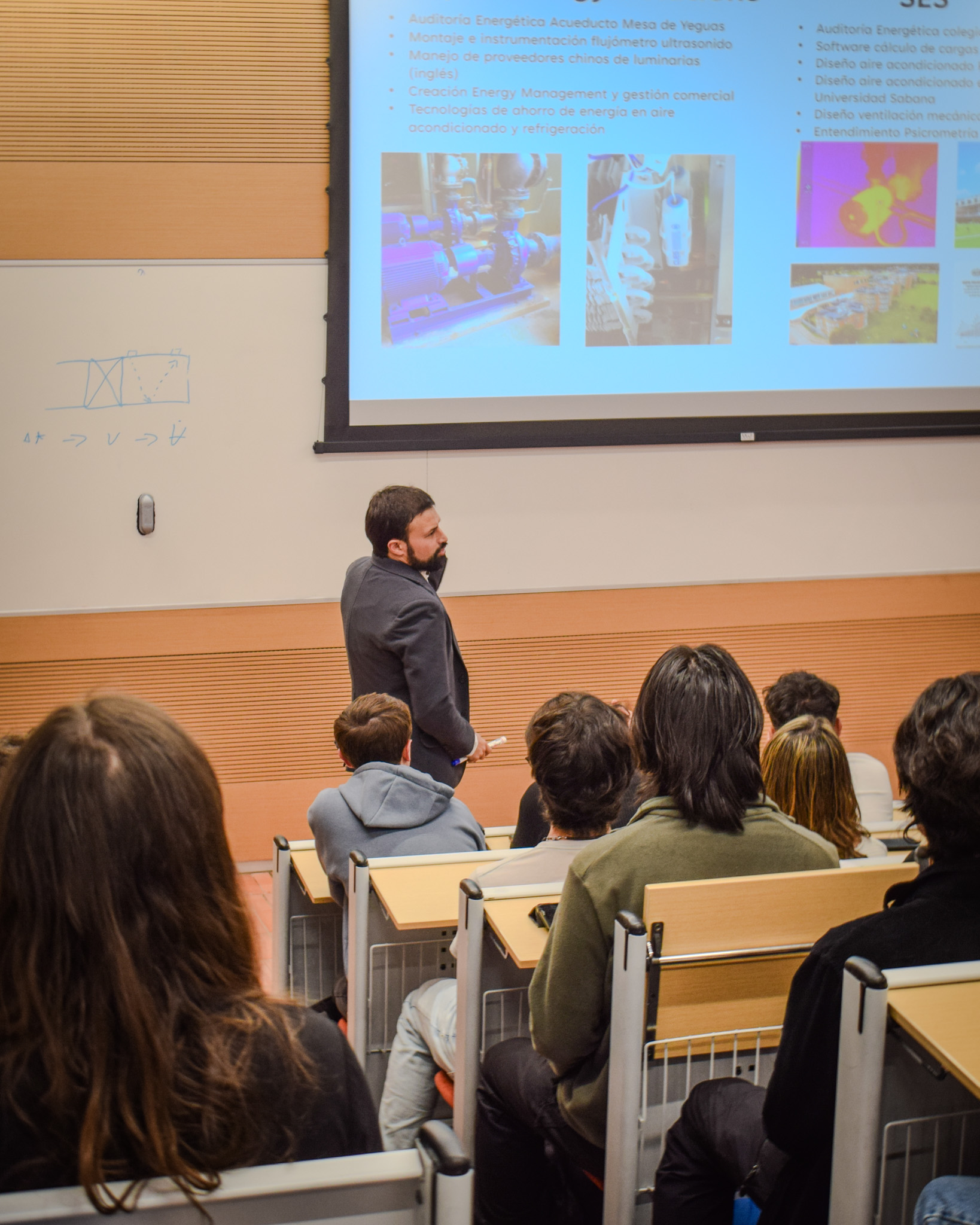 Foto 4 - Charla Egresado Jaime Buitrago