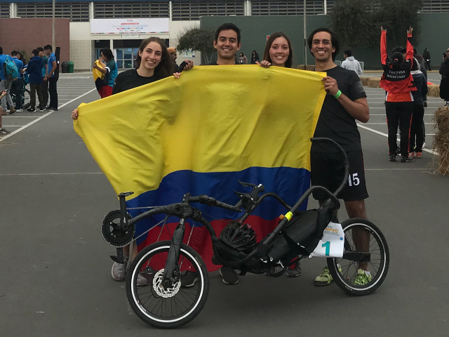 Estudiantes de Ingeniería Mecánica viajaron a Perú a representar a Uniandes en competencias del E-fest