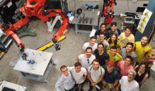 Profesor Carlos Francisco Rodriguez viaja a Alemania con un grupo de estudiantes Un grupo de estudiantes de Ingeniería Mecánica viajó en compañía del profesor Carlos Francisco Rodriguez a Alemania para conocer diferentes universidades en un convenio con el DAAD